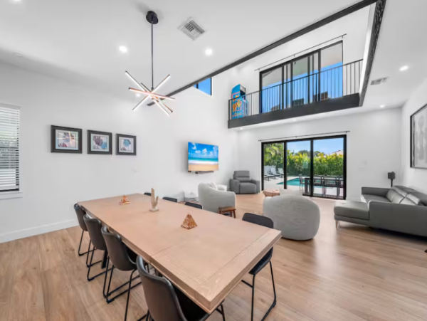 Luxury retreat in Naples - 4-Bedroom Home with Private Pool